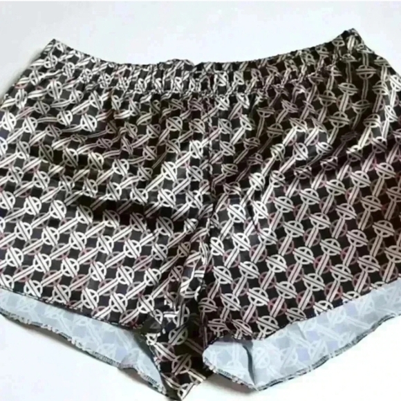 Women's Black and White metric Blouse - Picture 5 of 11